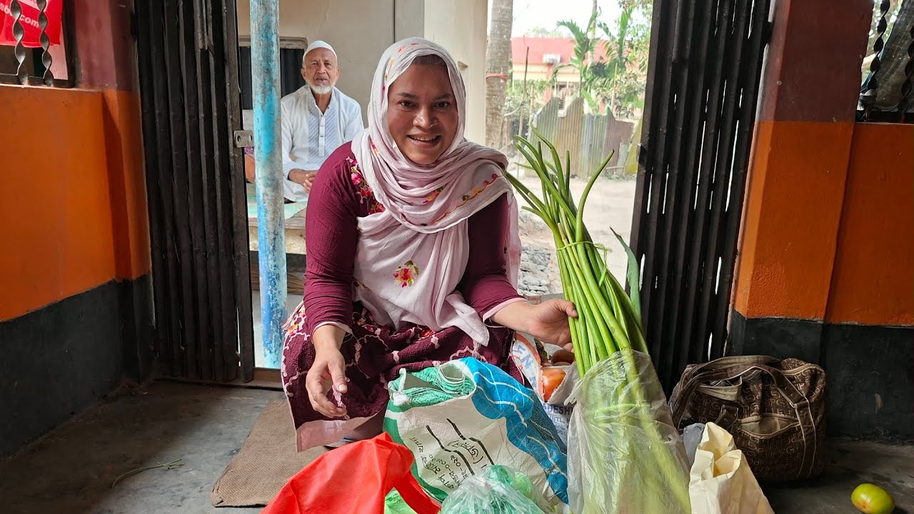 বাবা মা  মেয়ের জন্য ঈদের  খাজানা কি কি নিয়ে আসল। 