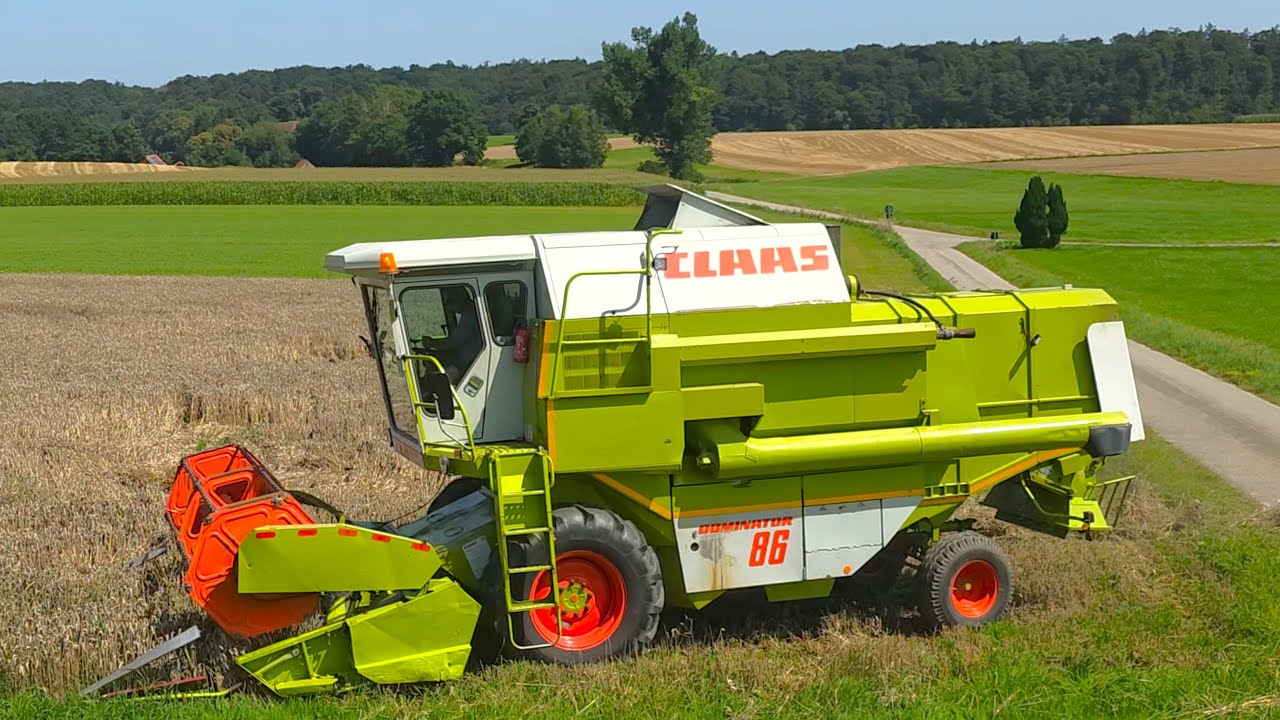 Claas Dominator 86 Oldtimer Mähdrescher mit 6 Zylinder Mercedes Benz Motor und 121 PS drescht Weizen