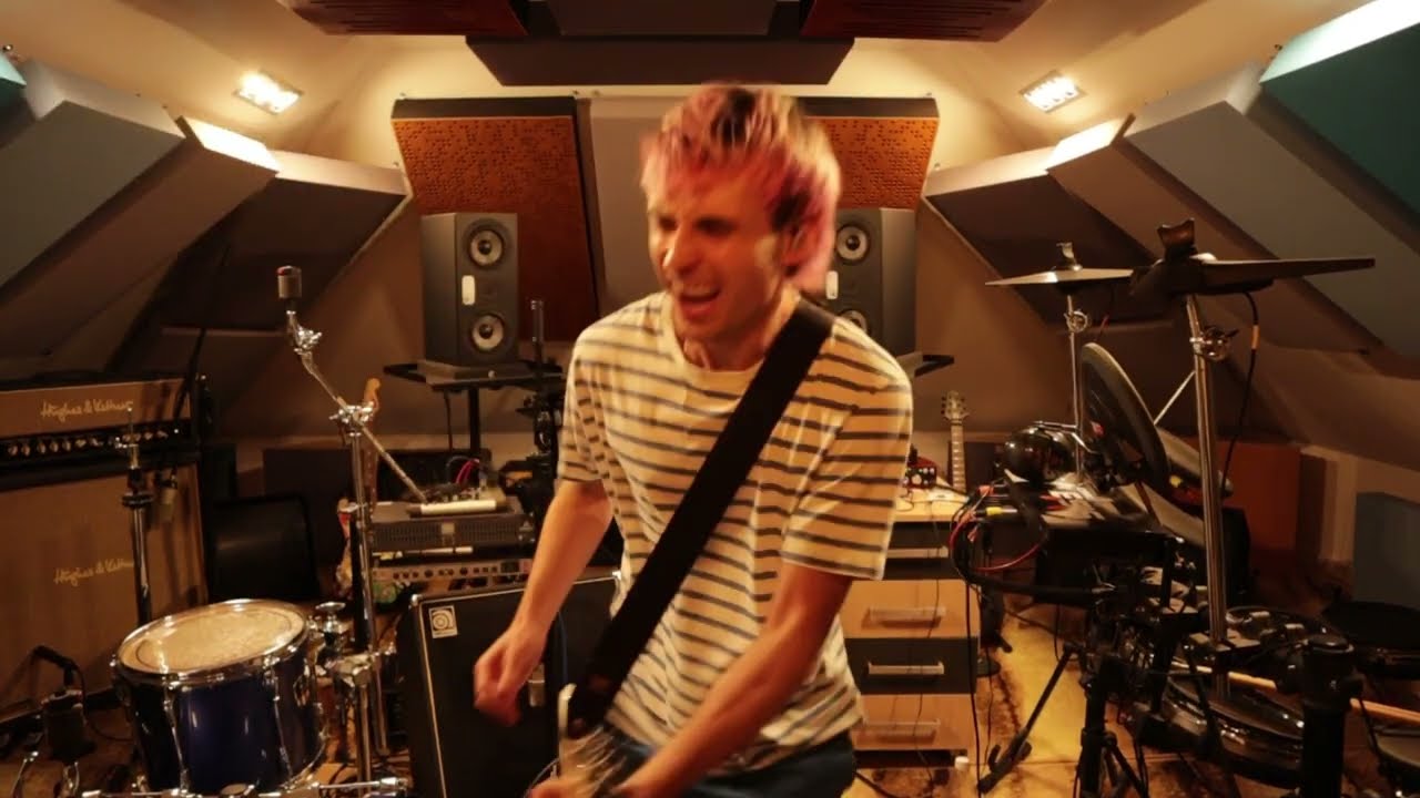 Blink 182 Dance With Me BASS Cover (nice tone)