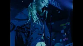 🎶 Song : Astrid S - Hurts So Good