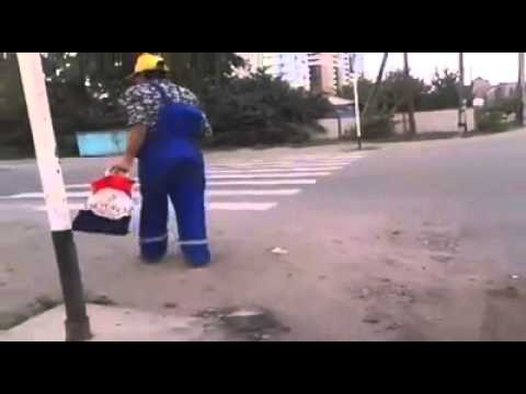 ყველაზა მაგარი მეეზოვე. ნახეთ როგორი დასუფთავების სტილი აქვს