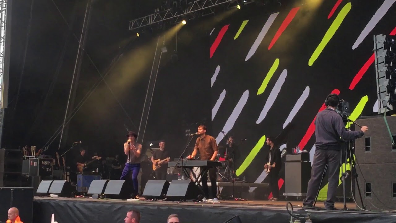Maxïmo Park Girls Who Play Guitar Bingley Festival 2017