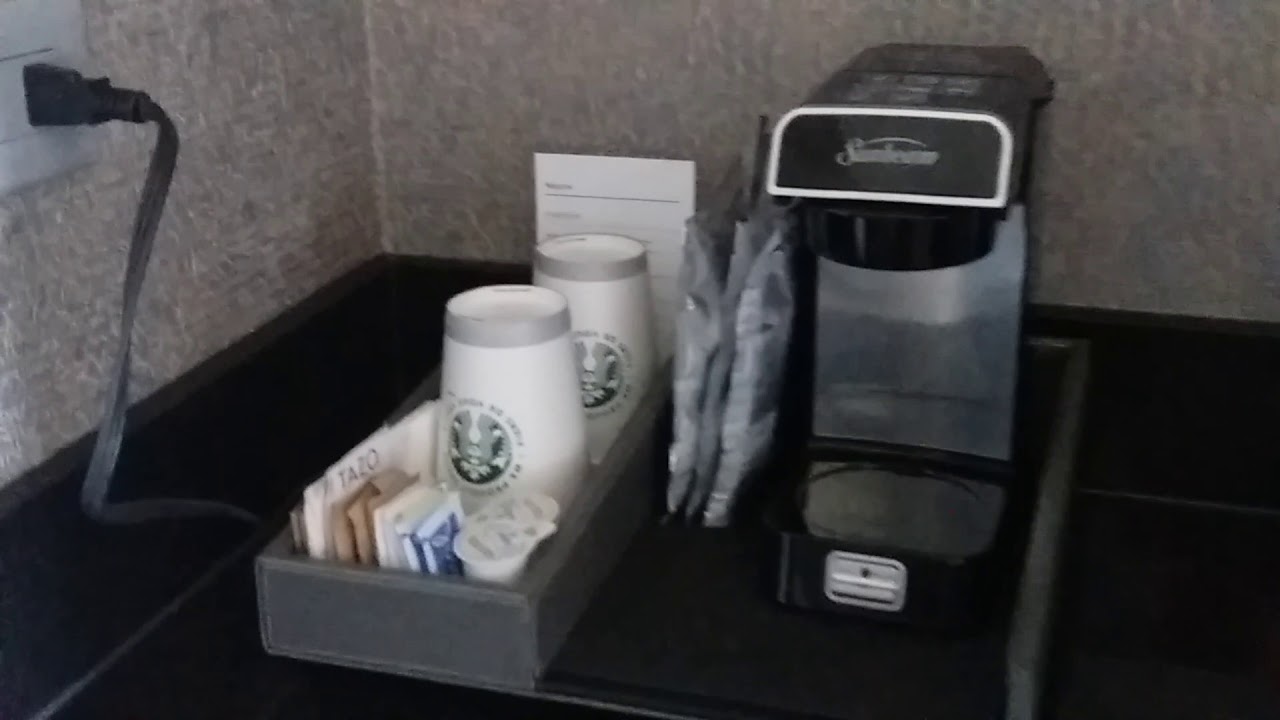 Toronto Westin harbour castle King room