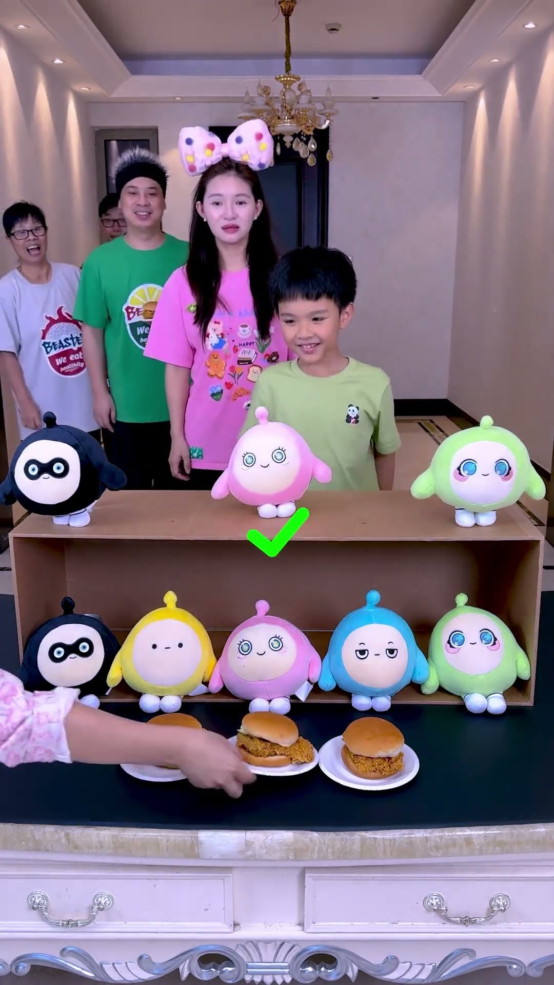 Eggy Party Matching Challenge ~ Who Has The Best Luck?#Funnyfamily#Partygames#Shorts#Challenge