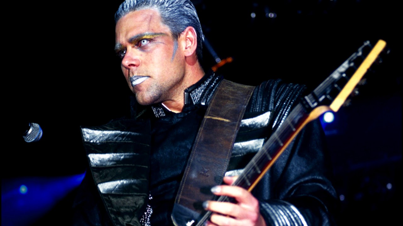 2000.04.16 - Berlin, Knaack Club, Germany - Mutter ( Real pitch )