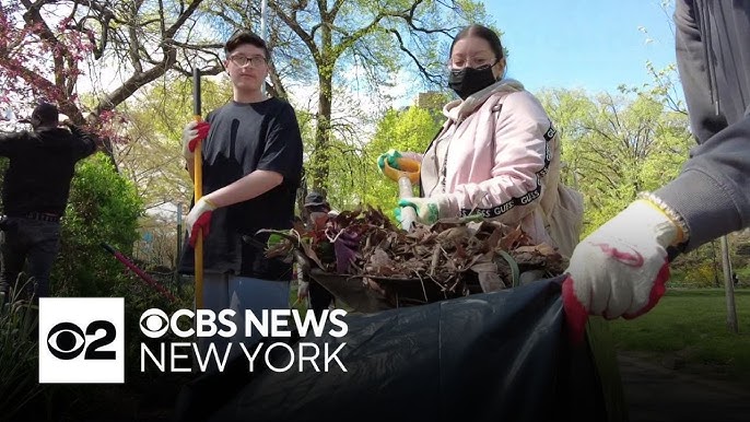 100 Asylum Seekers Help Clean Up Harlem Park To Give Back To Nyc