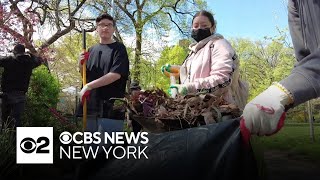 100 asylum seekers help clean up Harlem park to give back to NYC