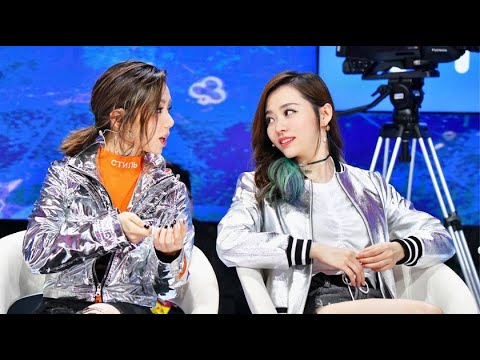 明星平板支撑系列，张靓颖穿高跟鞋平板支撑还唱歌，声音也太稳了