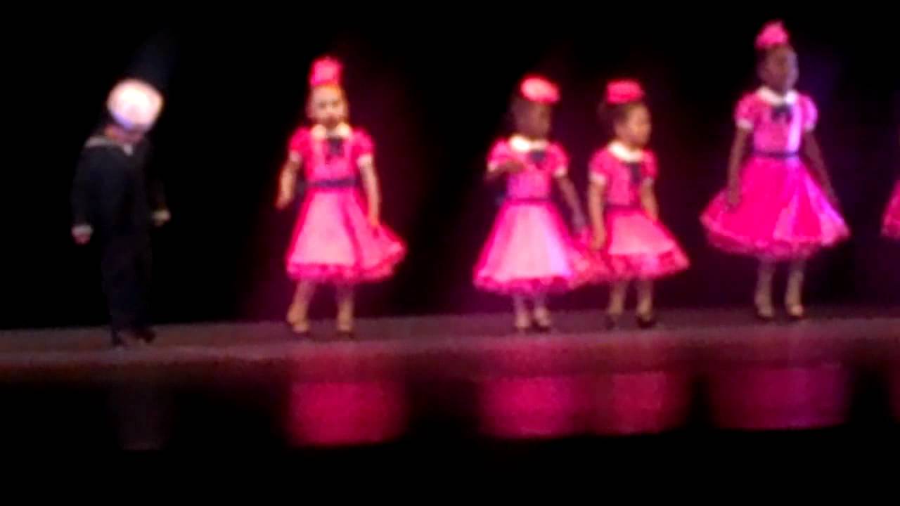 Mckenna's first dance recital - YouTube