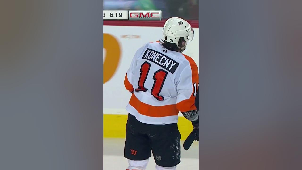 Flyers' Travis Konecny exits game with injury after MacKenzie Weegar's