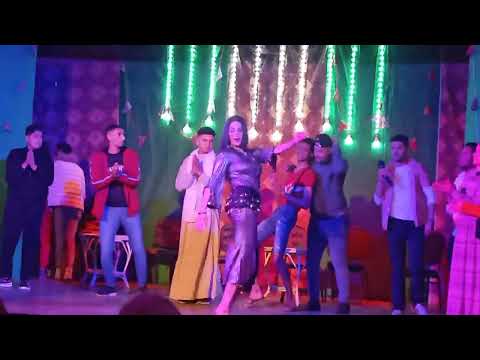 جزء من مسرحية عايشين في المولد