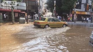 突然水あふれ・・・早稲田通りがびちゃびちゃ　なぜ？(15/06/08)