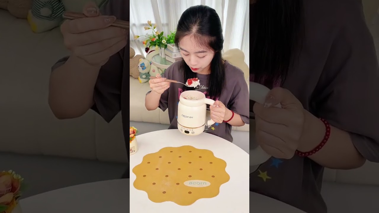 My colleagues love to use electric stewed cups to stew rice in the company. They can also cook s