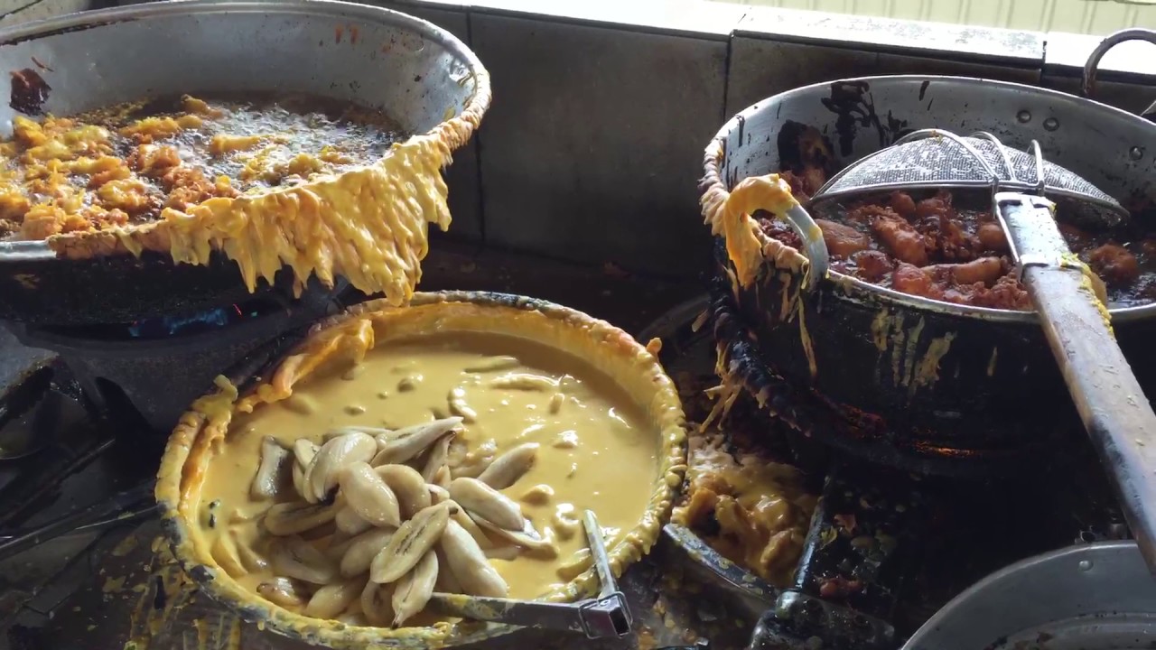 Kiosk Food In Brunei Cucur Pisang Madu Youtube