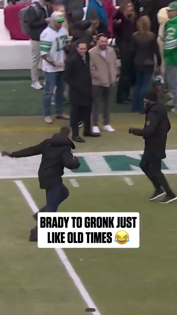 the connection is still there ? #tombrady #robgronkowski #nflplayoffs #nfl via @NFLonFOX