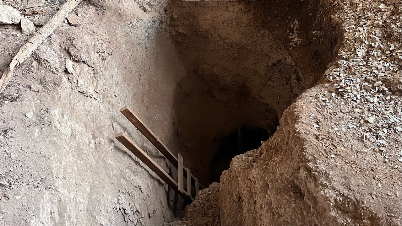 Hiking to a hidden mine in the Superstition Mountains 