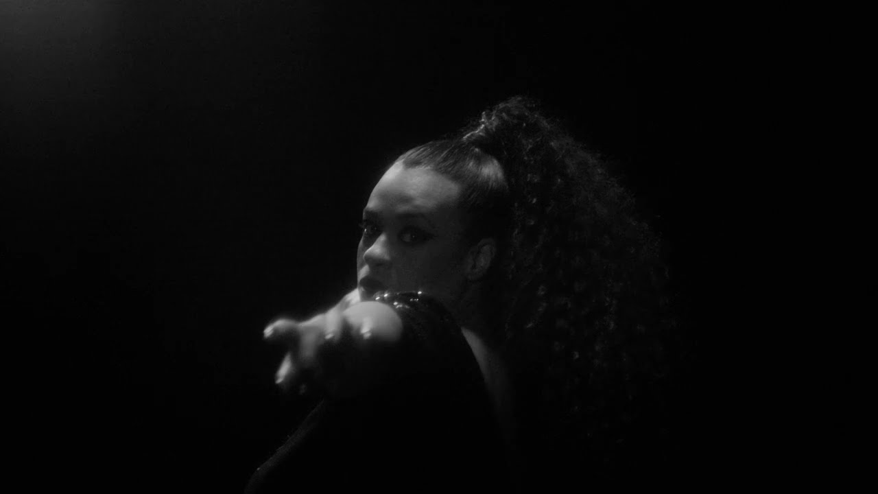 CBN - A rádio que toca notícia - Tulipa Ruiz fala sobre o seu novo disco, Habilidades Extraordinárias