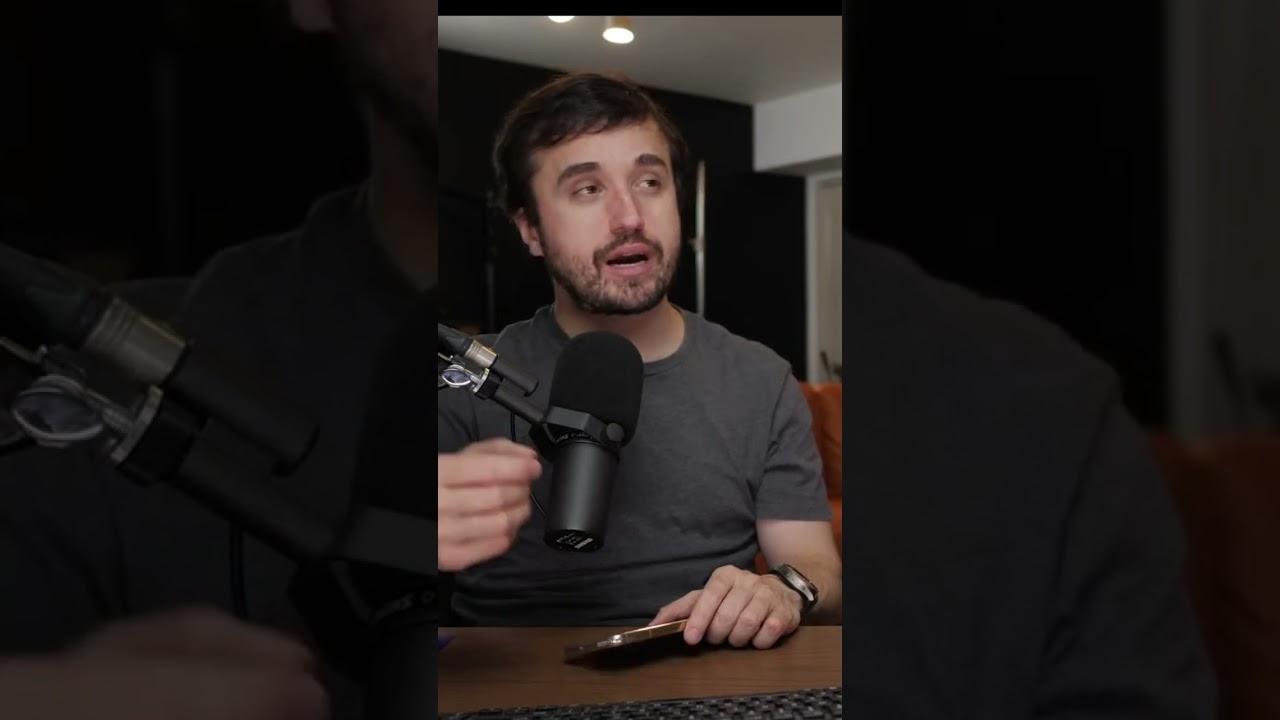 VESTINDO A CAMISA DO VOLTAÇO.