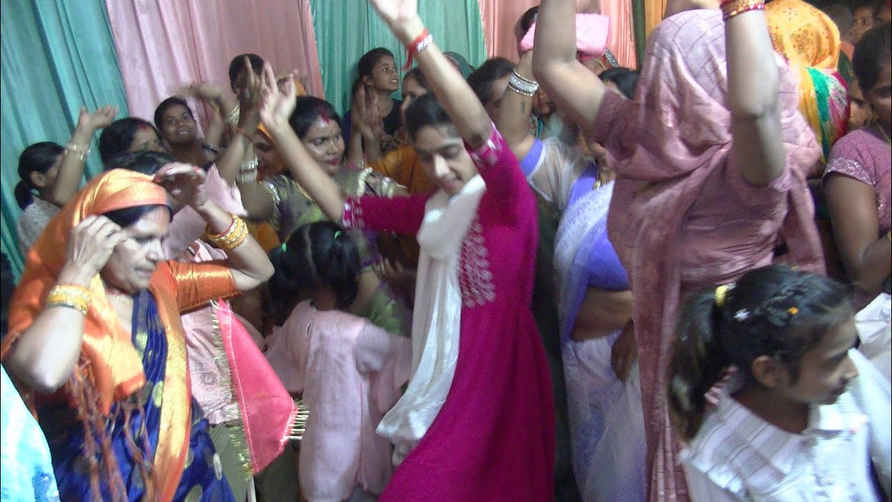 श्याम तेरी बंसी बजे धीरे-धीरे #बघेल किंग सौरभ शास्त्री ने सुनाया भजन ग्राम मठनपूर्वा की जनता झूम उठी