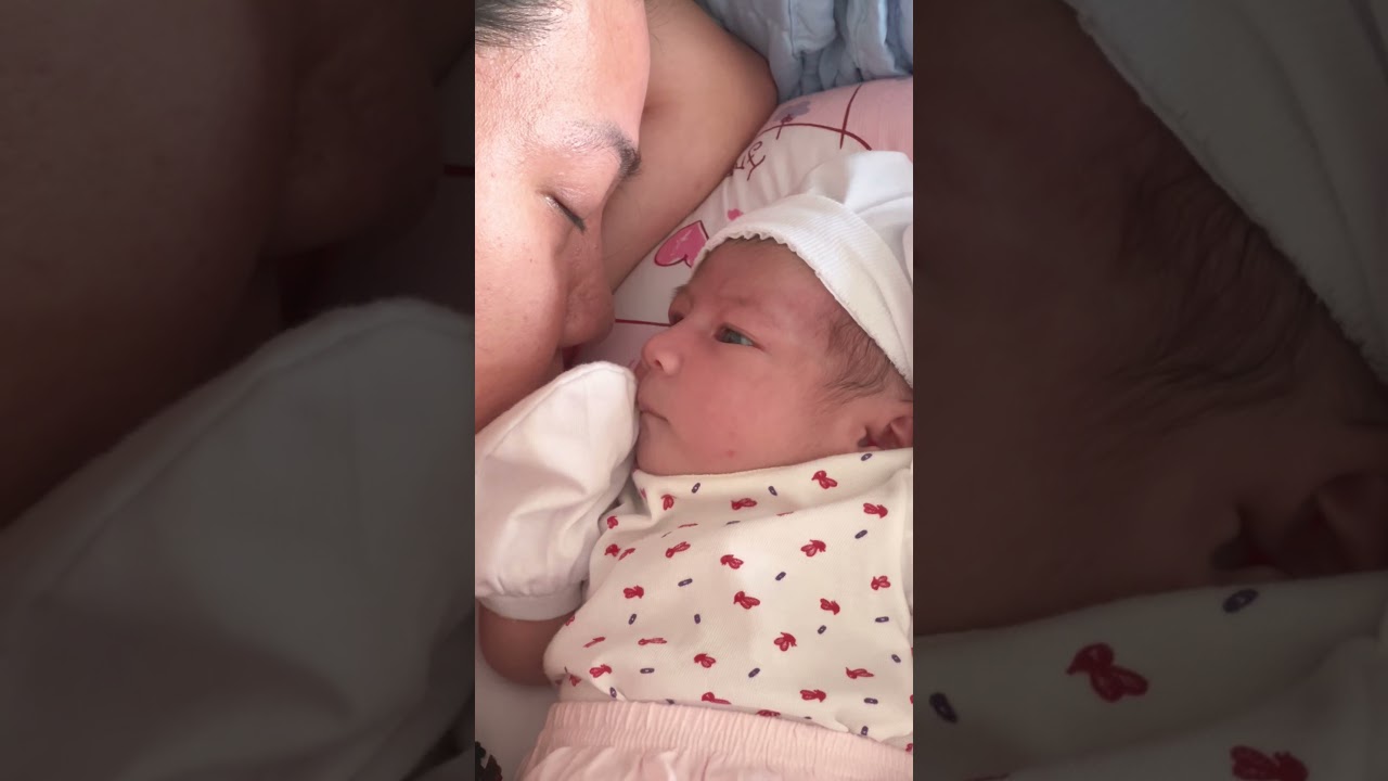 Mommy duties! Ang magpatulog ng baby pero ikaw pala ang binabantayan 😂😅