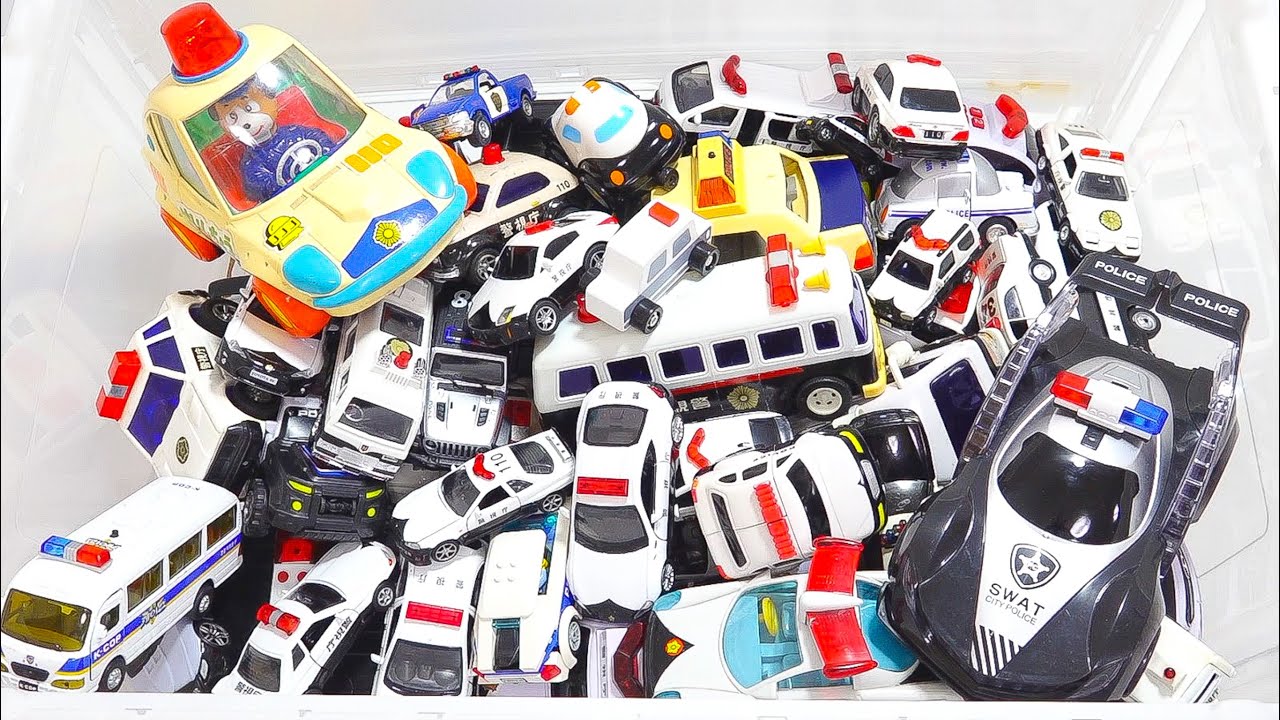 『パトカー』のミニカー＆ヘリコプター55台集めて坂道はしる！サイレンあり♪