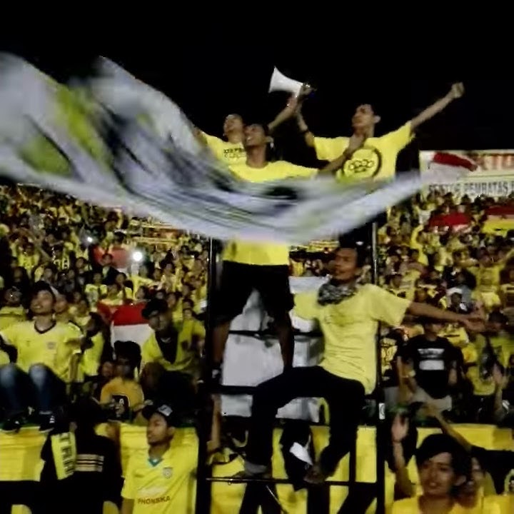 Ultras mania beraksi persegres vs sriwijaya