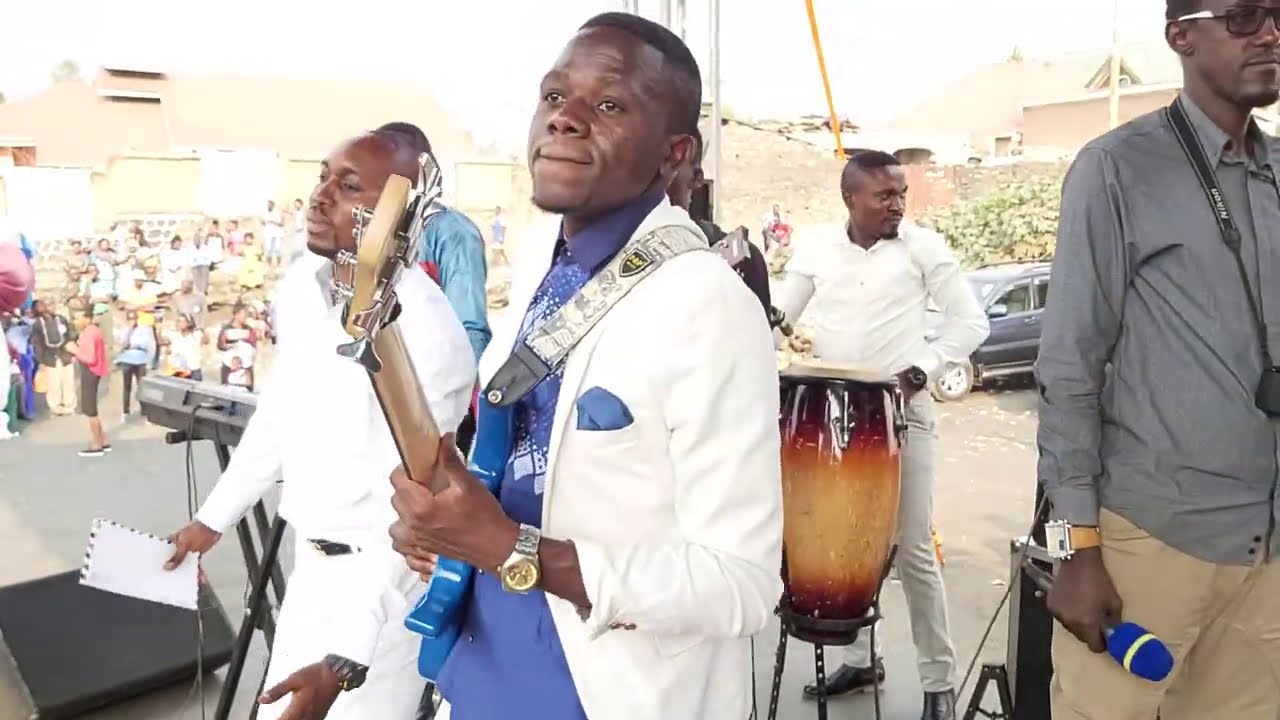 Solomon Mkubwa  Mfalme wa Amani live Performance  in Congo