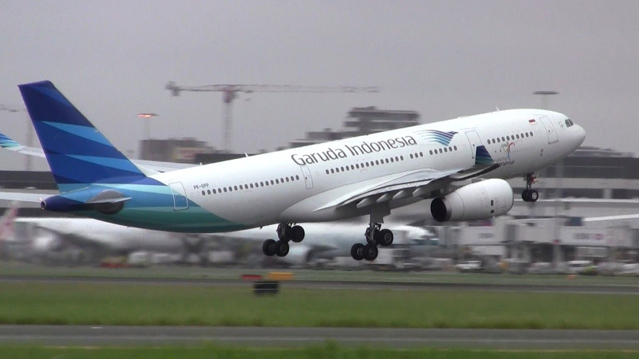 Garuda Indonesia ► Airbus A330-200 ► Takeoff ✈ Sydney Airport