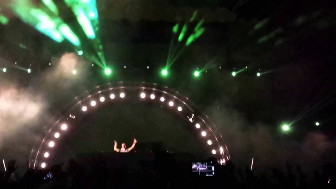 Alesso - Calling (Lose My Mind) Live Airbeat One 2013
