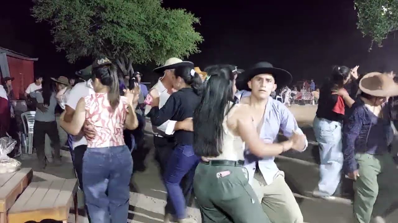 Cristian Flores cumple de Eli Juares pje el totoral 24/10/2025