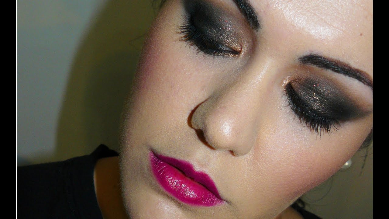 Look Ahumado con brillo + Labios Fuertes