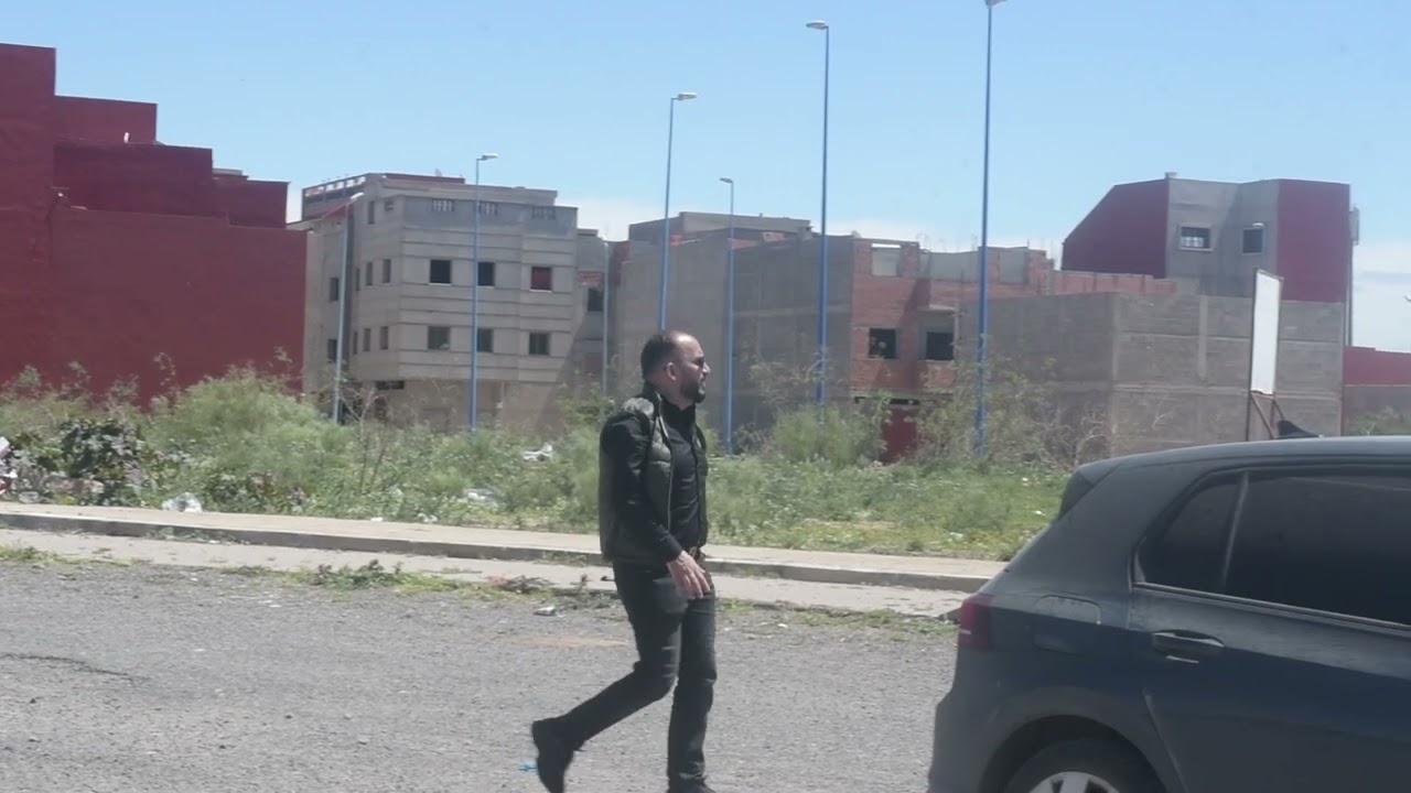 ألياس لبداوي رئيس المجلس البلدي يتابع عن قرب أشغال تهيئة الطرق بأسفي