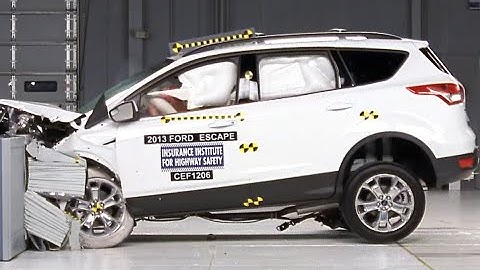 2013 Ford Escape original moderate overlap crash test (extended footage)
