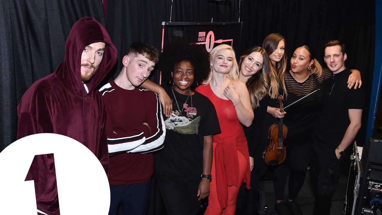 Clean Bandit - New Rules (Dua Lipa Cover) in the Radio 1 Live Lounge acordes