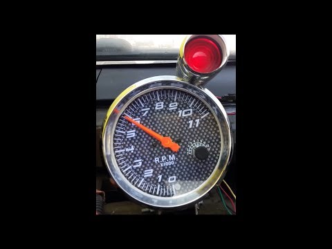 Vídeo: Como você conecta um pequeno tacômetro?