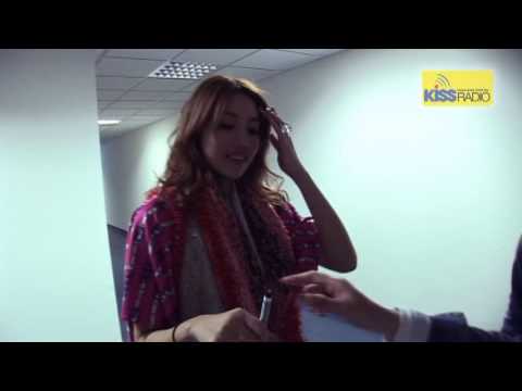 簽名人 英文 2013.2.8前回答影片中的問題就有機會得到「A-Lin 簽名唇印卡」