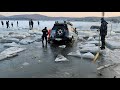 Во Владивостоке десятки автомобилей провалились под лёд. Происшествие случилось в бухте о.Русский.