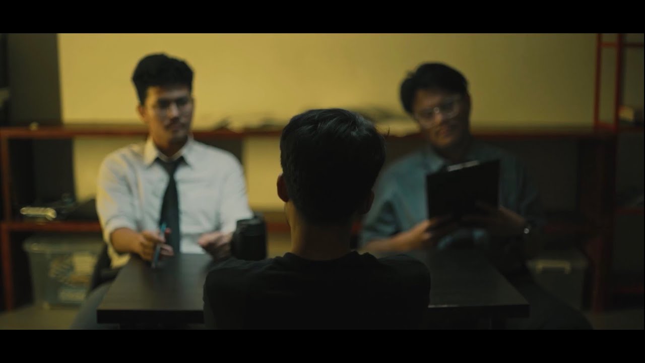 Boyie - Bukan Cameo ft DannyDunkes ( Official Music Video )