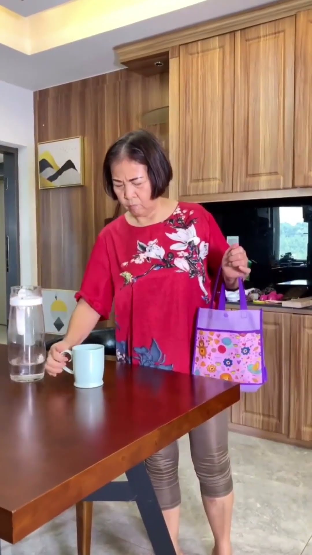 Brother Gui was stealing the safe secretly when Rong's mother suddenly came home!#shorts#guige