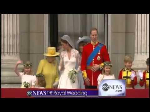 Royal Wedding: William and Kate Kiss on the Balcony Twice