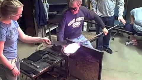 Advanced Glassblowing: Buzz Blodgett makes a switc...