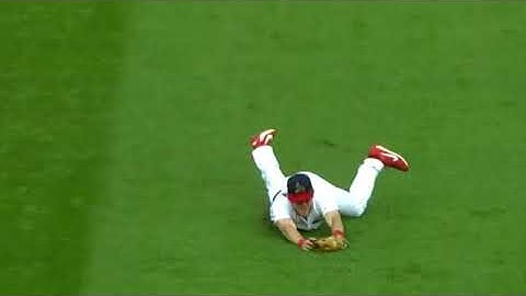Harrison Bader  make an incredible diving catch