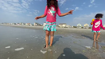 How to bury your feet in the sand quickly