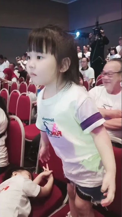 Elsa goyang Lagi Syantik di acara Hannochs