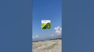 big kite flying #kite #patang #kiteflying #kitevideo #patangbazi #patangkivideo #kitelooting