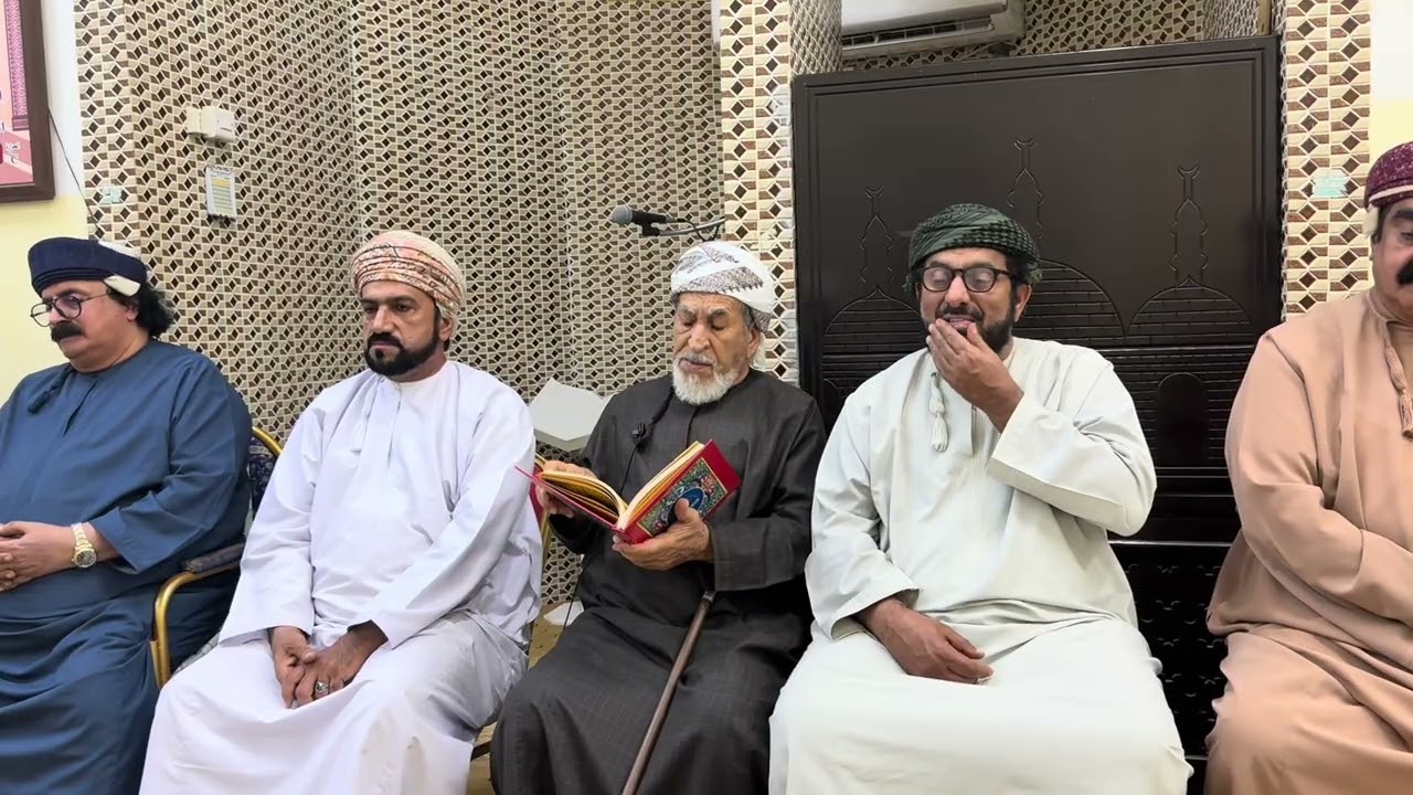 إقامة مالد في مسجد المرحوم الشيخ خلفان الغفيلي بحضور الشيخ احمد الغفيلي في حارة الشيخ ولاية لوى 