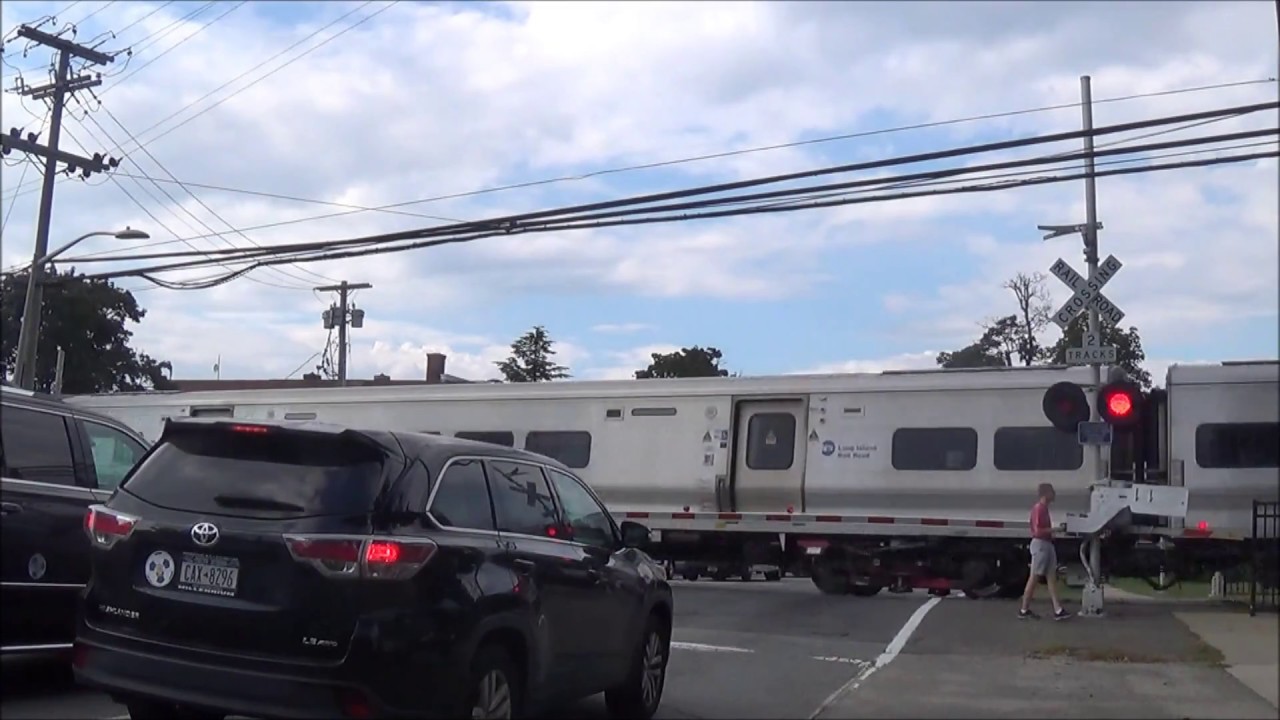 Cathedral Avenue Railroad Crossing Garden City Ny Youtube