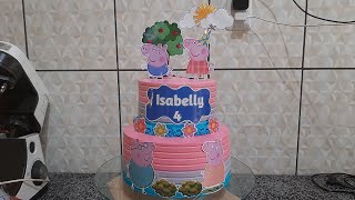 Bolo em chantininho com drip  Bolo de aniversário da peppa pig