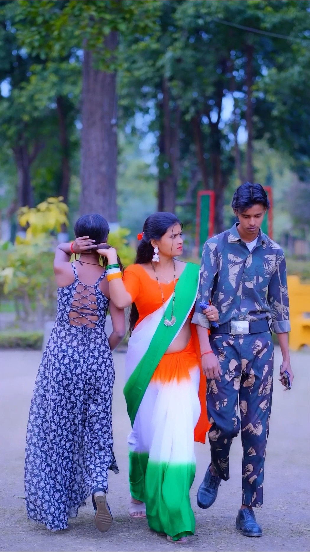 Teri chikni chikni kamar h teri 17 sal umar h