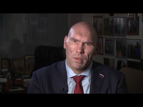 Video: Nikolay Valuev Na Mkewe: Picha